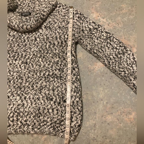 So Soft!!! Cute Buffalo David Bitton Turtleneck Sweater in Black & White Eyelash - Picture 16 of 16